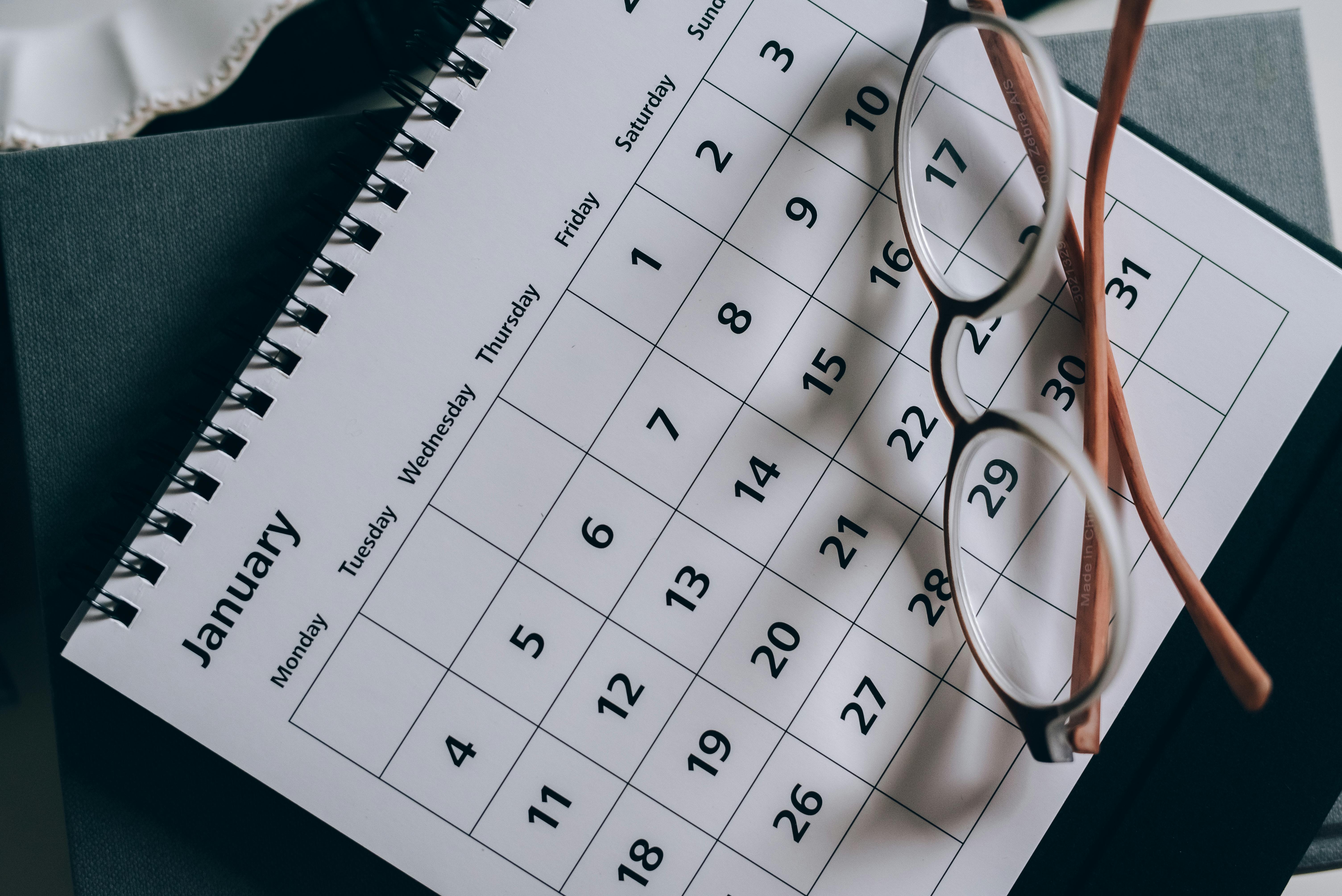 A picture of a calendar. 